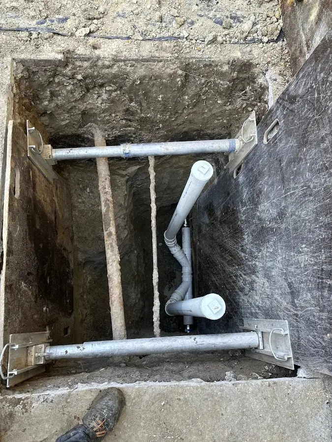 Experienced plumber completing Drain Cleaning work in Carlinville